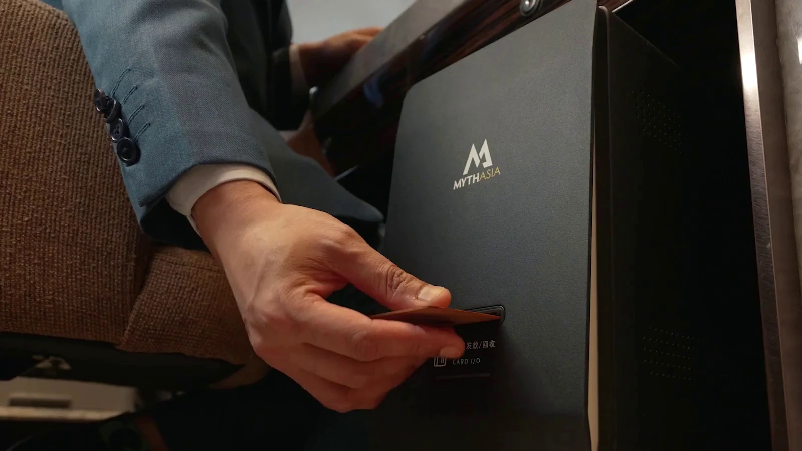 Digital hotel workflow completing a guest card process without paper handling