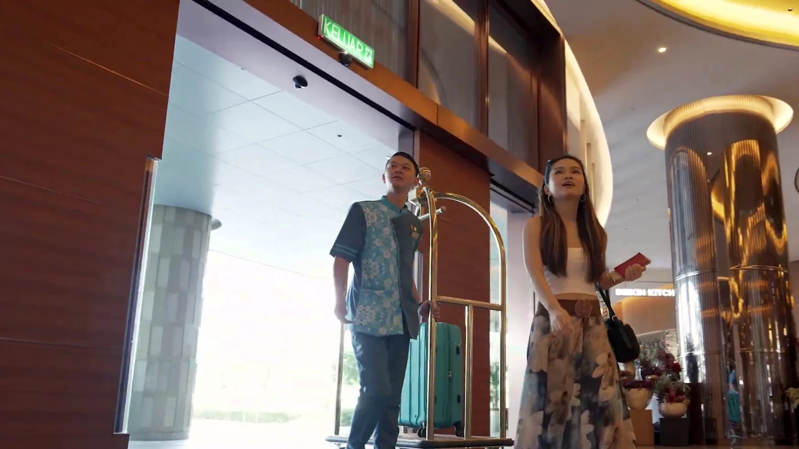 Hotel team member welcoming a guest on arrival at a real property